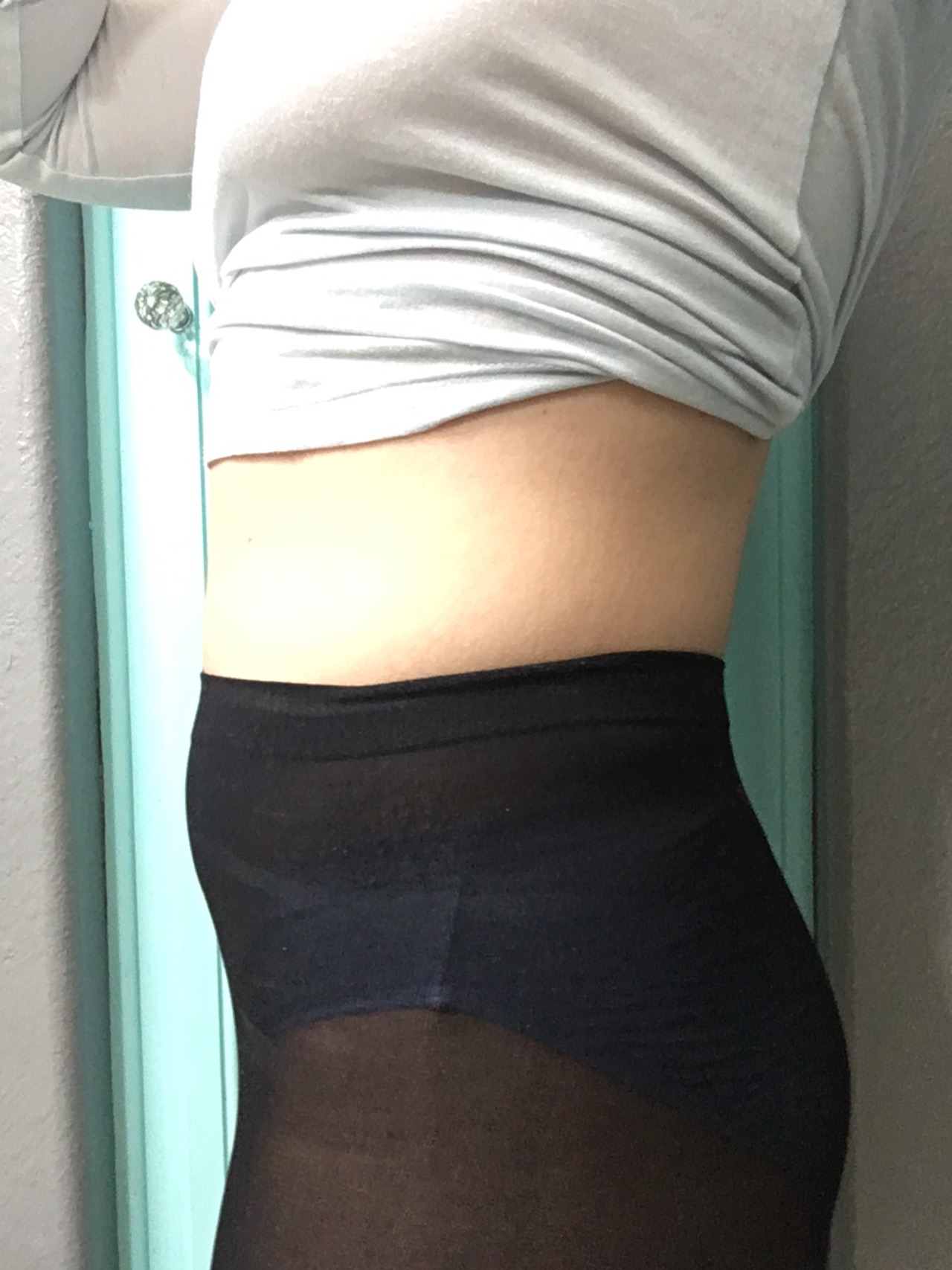gotta-go-lottie:Did someone ask for bladder bulge? 😳
