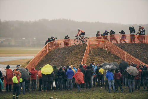The UCI Cyclecross World Championships 2020 in Dubendorf were awesome. Muddy day with a lot of rain but also incredible athletes. Loved it.