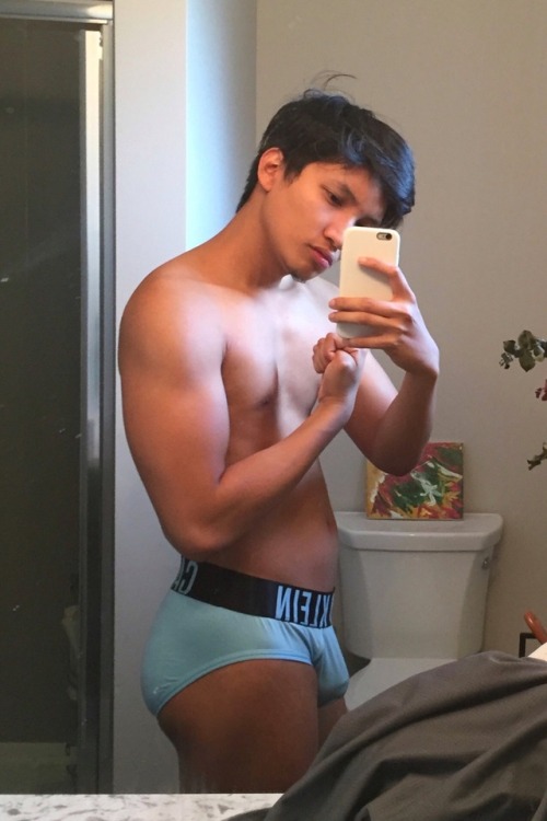 straightundietalk:  surprisebitch:just got a new phone Nice undies, @surprisebitch!