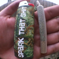 marijuanagarden:  follow http://peacelalove.tumblr.com/