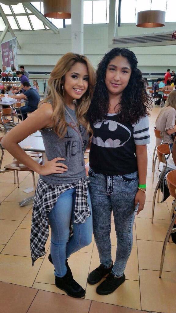jasminev-news:  October 11th: Jasmine with some fans in San Antonio 