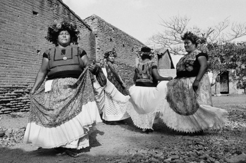 The extraordinary photographic work of Graciela Iturbide: excerpts from Juchitán, comprising of ten 
