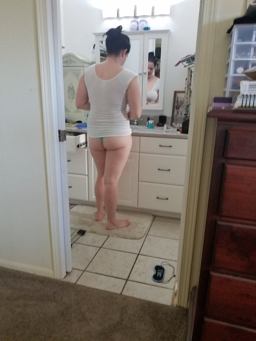 Porn Pics mormonmarine84:My sexy Mormon wife Diane!