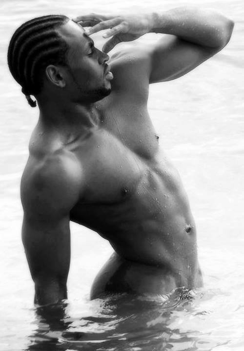 hartindy123:  Just look at him !! Damm!!! 