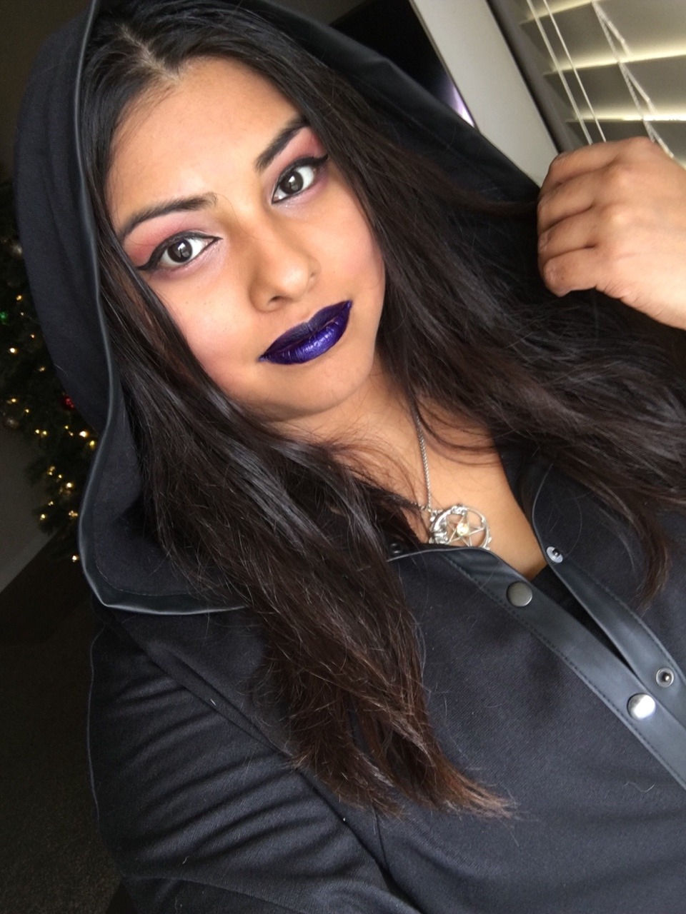 lorenalovett:  Bringing out my inner sith today. 🖤