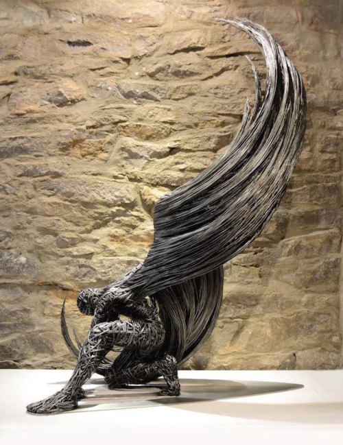 sixpenceee:  Richard Stainthorp  captures the human form in his outstanding wire sculptures. Some of his  figures are depicted in static poses while others adopt more figurative  poses–soaring through the air, sprouting wings, and so on. His works are