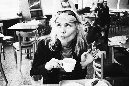 emikokal:
“ Debbie Harry at a cafe, 1978.
”