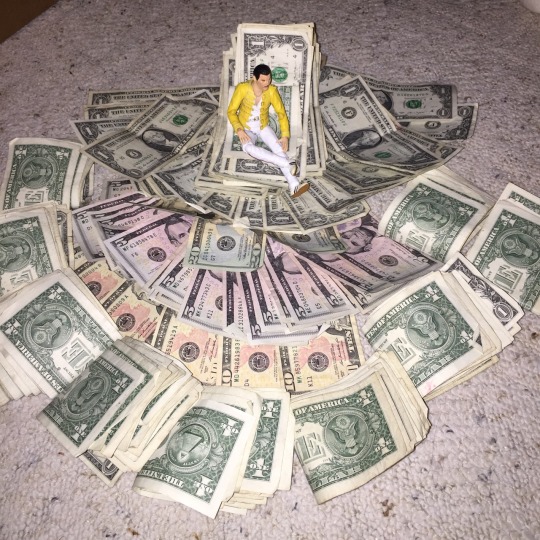 Porn photo suzcatonmars:  This is Money Freddie here