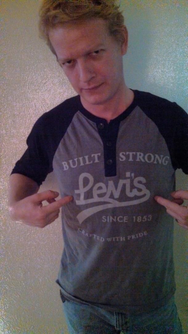 memeguy-com:  We were wondering why my dad was staring at my brothers shirt