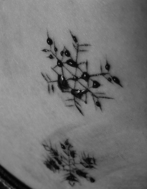 thesumof1000lies:  waste-0fspace:  stick-and-st0nes:  thinsiqnificant:  wow hold on let me hurt myself in a festive manor  That is brilliant  this is fucking beautiful  is it weird that I wanna do this..? 