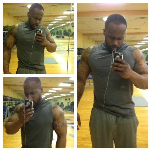 iamkingiamboss:  thickboyswag:  charlibal:  Guys with Iphone series Swole SMASHER  🙌🙌🙌😏😏🙌💦💦💦💦  Http://iamkingiamboss.tumblr.com   Damn Sexi