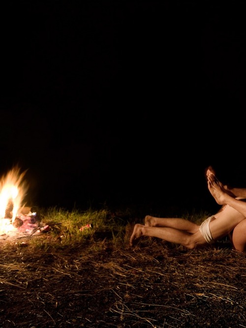 campingmen:  Love the warm glow of the campfire in these pics. http://campingmen.tumblr.com/ 