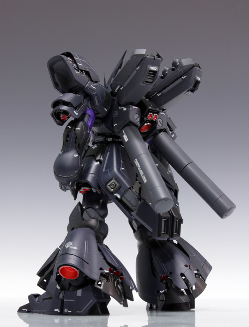 MG 1/100 Sazabi Ver.Ka Custom Paint: Latest Work by RedBrick aka nrx1124.(via MG 1/100 Sazabi Ver.Ka