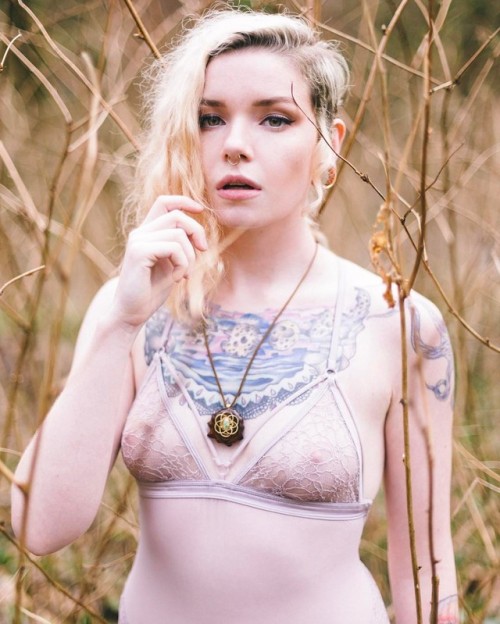 tanqueraytears:  My bestie is so beautiful 😻 📷 by me of @c8lion wearing the lovely jewelry designs of @thirdeyepinecones