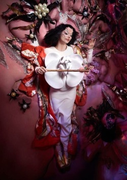 blankingmyart:  Bjork Photo by Warren Du