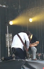 lokiisabitch:Miles Kane and Alex Turner spooning/hugging/PDA during the EYCTE tour (part 1/2)“We und