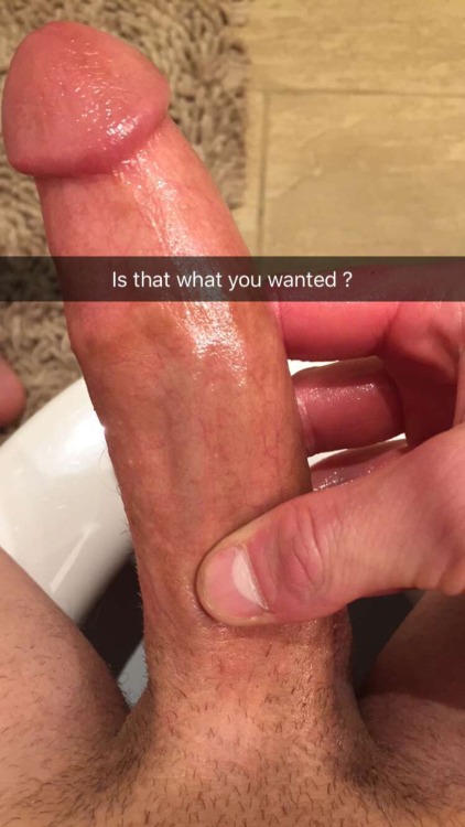 sexystraightguyscaught:  What a waste of cum. I wish I could come clean up 😏