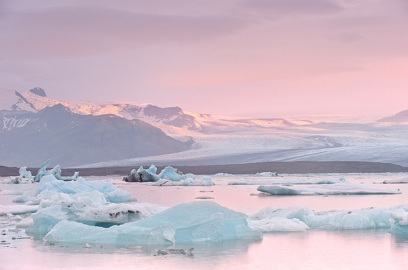 grocery-store-peach:  Glacial River Lagoon (Jökulsárlón, Iceland) 