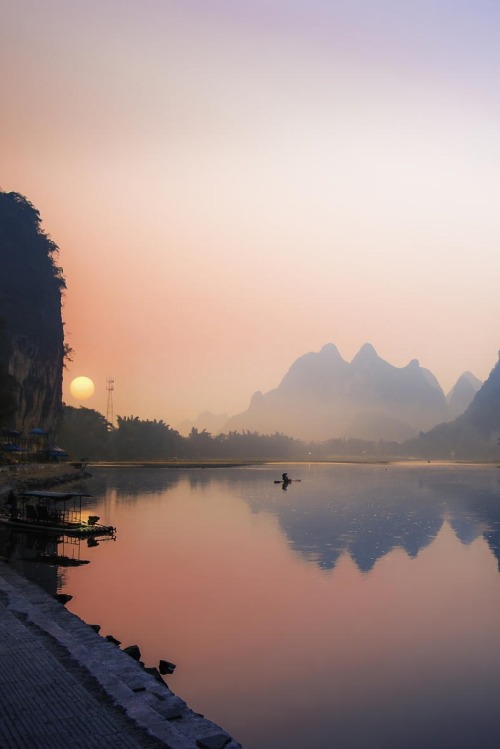 0ce4n-g0d:  Morning Fishing at Li River | David D 