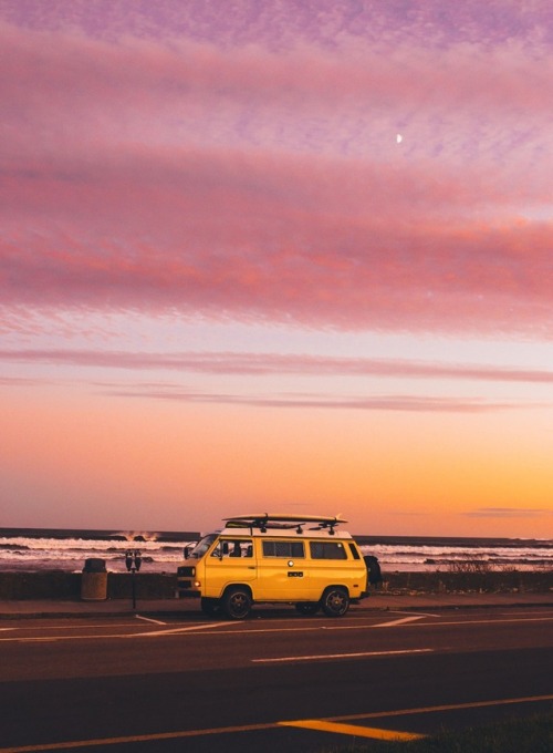 alternated:Sunsets make everything better.