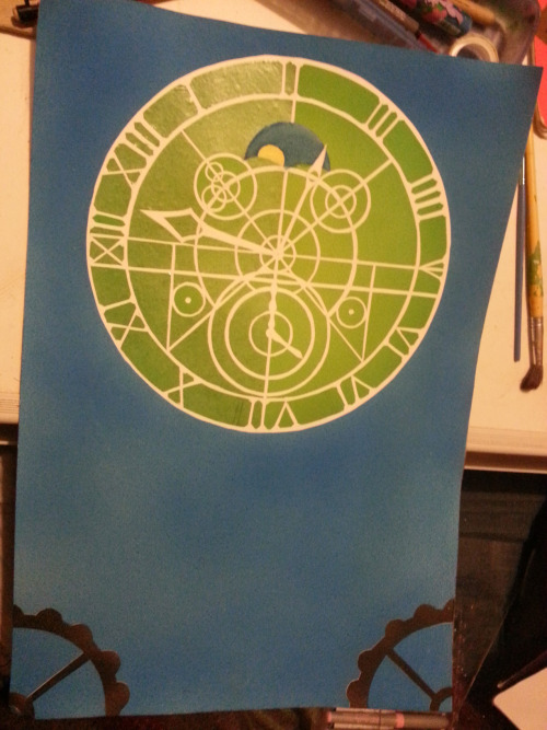 My final work for airbrush class. I decided to do the clock of Wicked :) It was a pain to cut the co