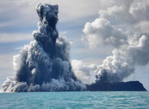 sixpenceee:These photo shows an undersea volcano erupting off the coast of Tonga in March 2009. (Sou