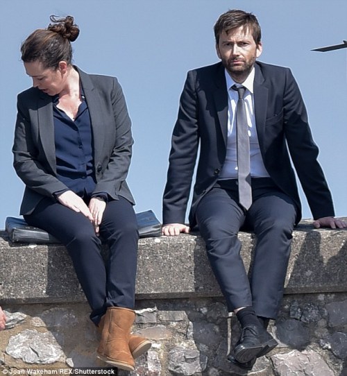 whovianfloozy: David Tennant and Olivia Colman filming B3  in Clevedon today!  source