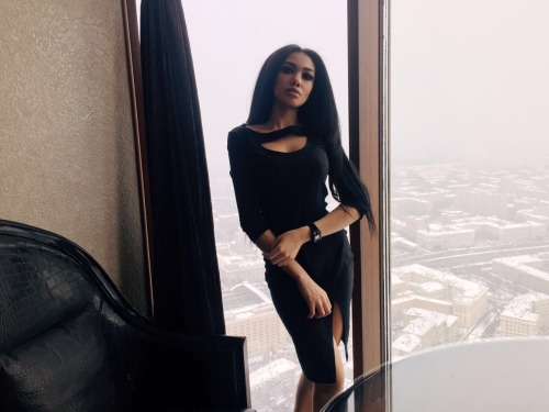 miregiocom:  Black dress with plunging neckline ❤️www.Miregio.com
