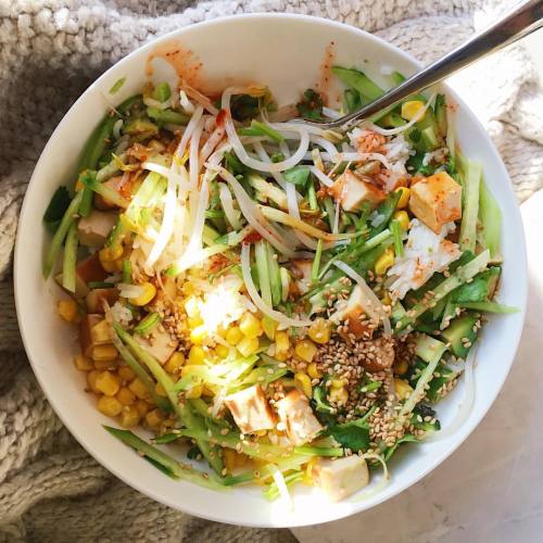 emilythebanana:quick n easy bowl of rice, corn, tofu, avo, cucumber, bean sprouts w/ sweet chili, se