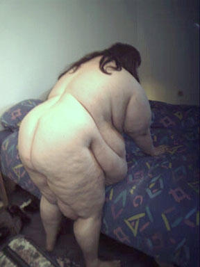 freak-for-ssbbw:  garyplv:  √  I would love to have her crawling into my bed every