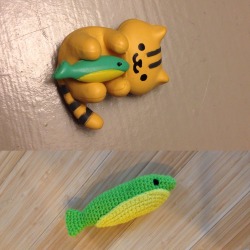 tamigurumi:  So what could be cuter than Neko Atsume? How about Neko Atsume IRL? Amigurumi kick toy fish designed and crocheted by me, for Jessie &lt;3 