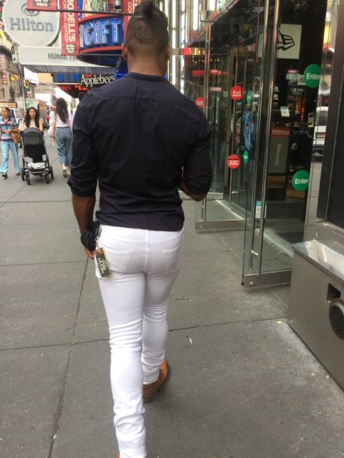 White pants do a booty good