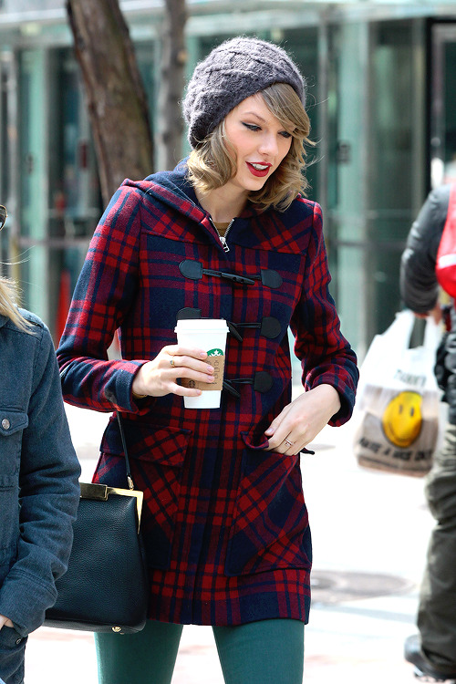 swiftgallery: Out and about in New York City (March 22, 2014)
