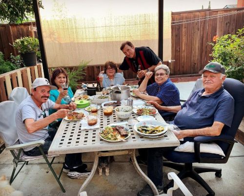 Spent the afternoon pampering my aunts, uncles and parents. 🤎💚💛🧡 BBQ Steaks and all the Mexican fixings. #Guacamole #frijolesdelahoya #tortillas #tias #tios #padres #sunnyafternoon #lolabeltran #mariachi #nopales #ensaladadenopales #chiledetomatillo