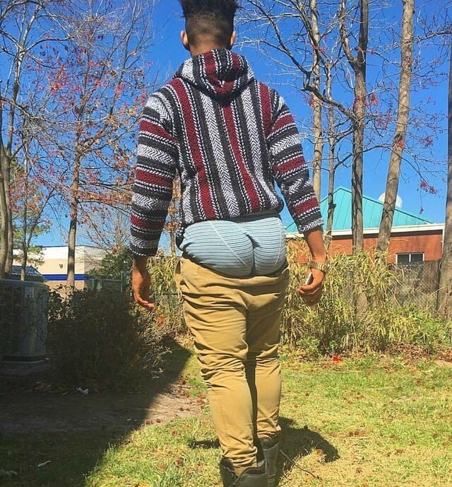 asskingz:  Follow @asskingz For ass 24/7!!!!
