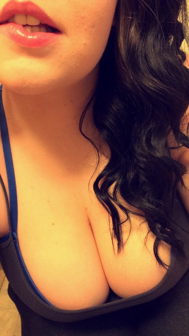 -daddieslittlegirl-:  someone come play ! 😏😉