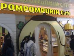 tokyomicma:  POM POM PURIN CAFE- HARAJUKUits