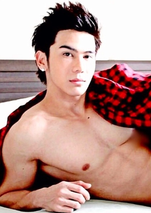 evianguy:  Hawt Asian Stud!