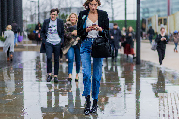 alexachung:     Alexa Chung outside Emilia Wickstaed during London Fashion Week Autumn/Winter