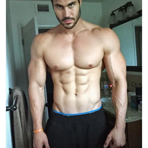 lumbrjax:  Instagram user @dannyjonesfitness http://ift.tt/1MBxxcm 