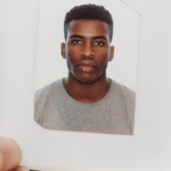 glass-tae:When you go to get a passport photo but they don’t know that you’re a professional model… 
