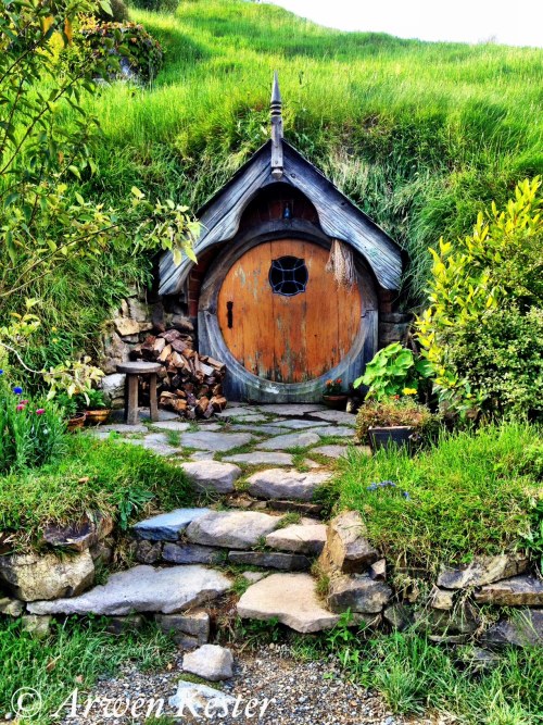 It’s Friday! To make it even better, here’s a lovely little Hobbit house just for you.