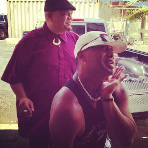 men-of-damasco-isle:Kepa jo and myself at Hale Nanea.   (at Hale Nanea)