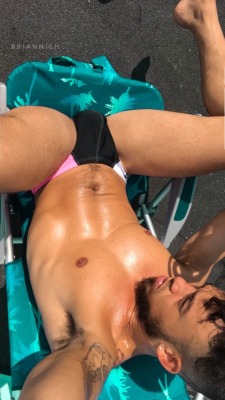 briannieh:  tannin on my roof ☀️☀️☀️