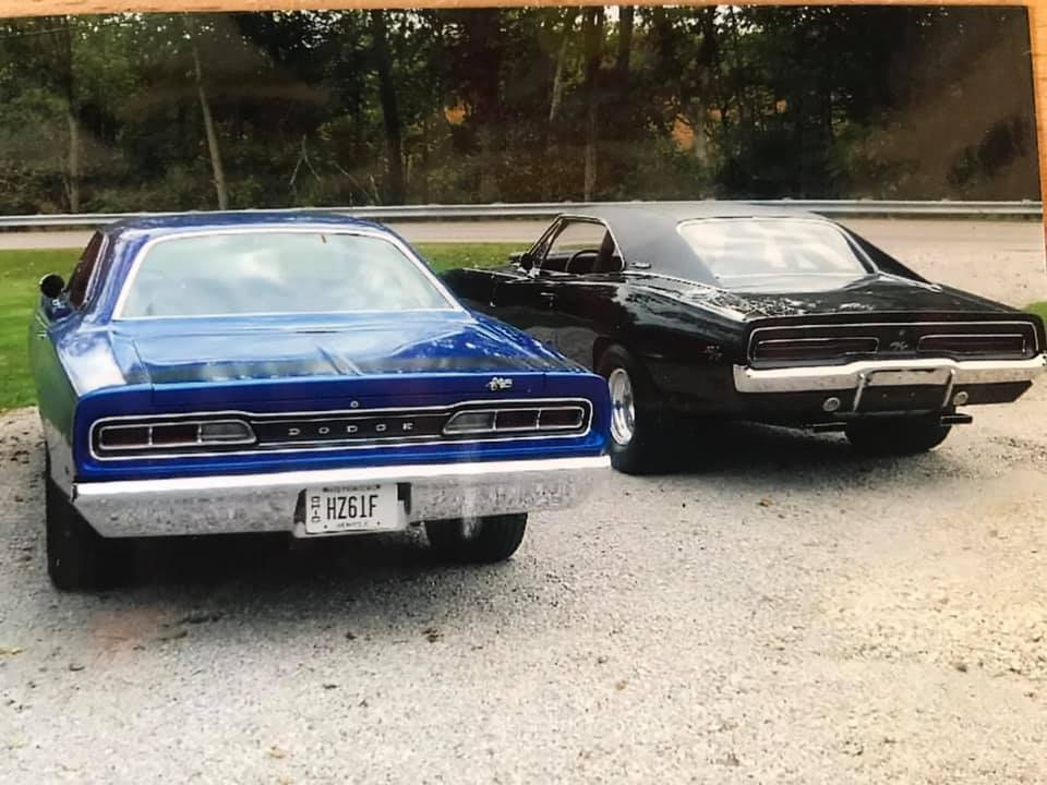 jacdurac:  A guy with a Camaro told  those are a Super Bee and a Charger. I yield