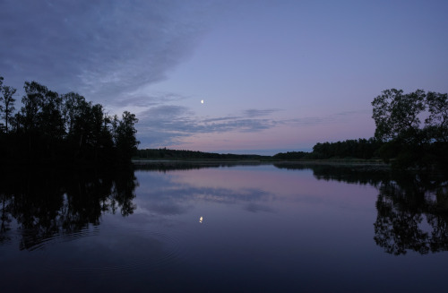 <p><a href="https://swedishlandscapes.tumblr.com/post/687613688911364096/another-bright-june-night" class="tumblr_blog" target="_blank">swedishlandscapes</a>:</p>

<blockquote><p>Another bright June night.</p></blockquote>