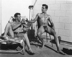 Les hommes naturistes