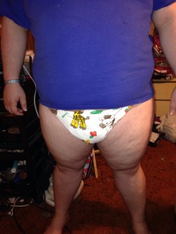 diapersissyslut:  Mommy said I don’t post enough pictures with my body in them then took my phone and told me to pose