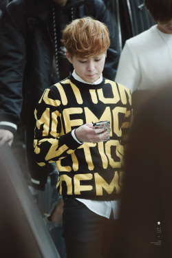dailyexo:  Xiumin - 150327 Hanoi Airport, arrival from Incheon Credit: Butter Cup. (하노이공항 입국) 
