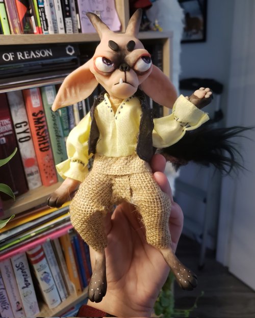 Finished a new sculpture! This was my first time making tiny clothes, I’m relieved they look a